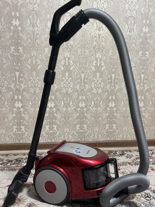 Пылесос,в хорошем состоянии ,работает