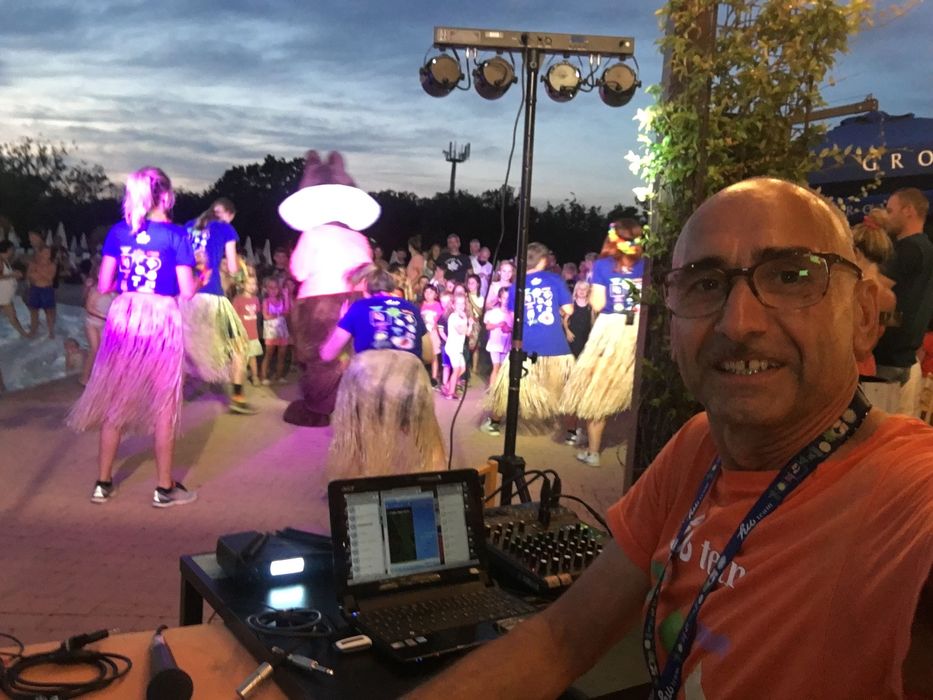 Dj nunti, botezuri. Service audio-lumini.
