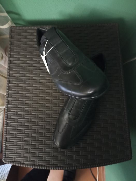 Продаются туфли кожаные.