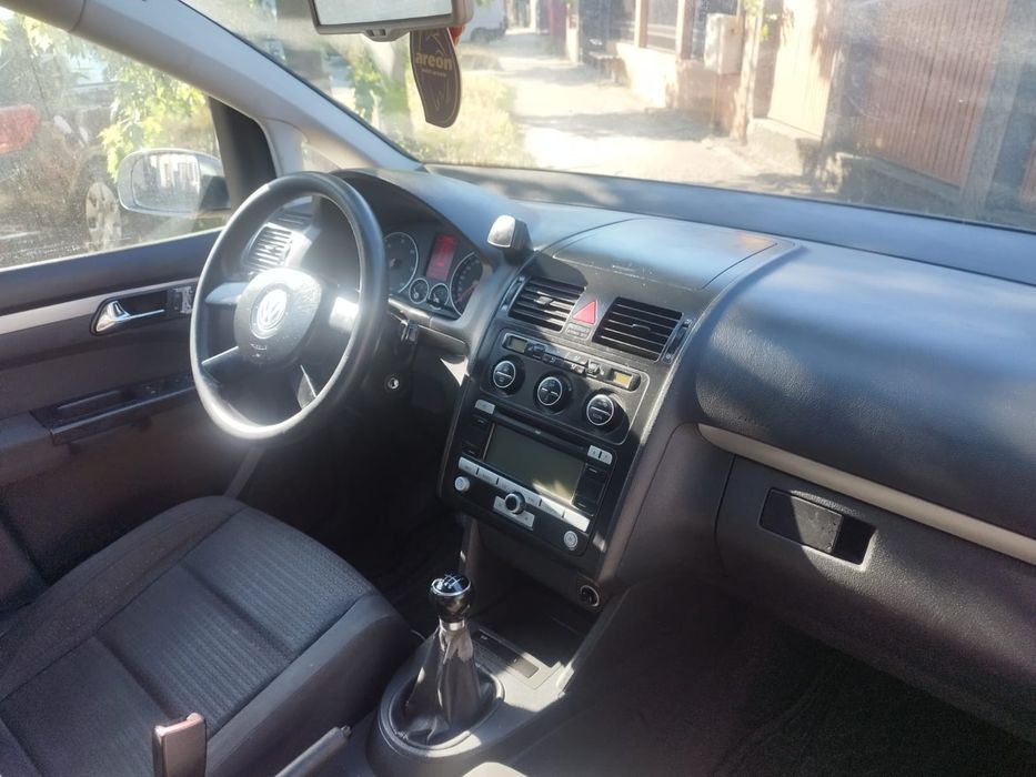 Volkswagen Touran , an 2006 , motor 1.9 diesel , 7 locuri