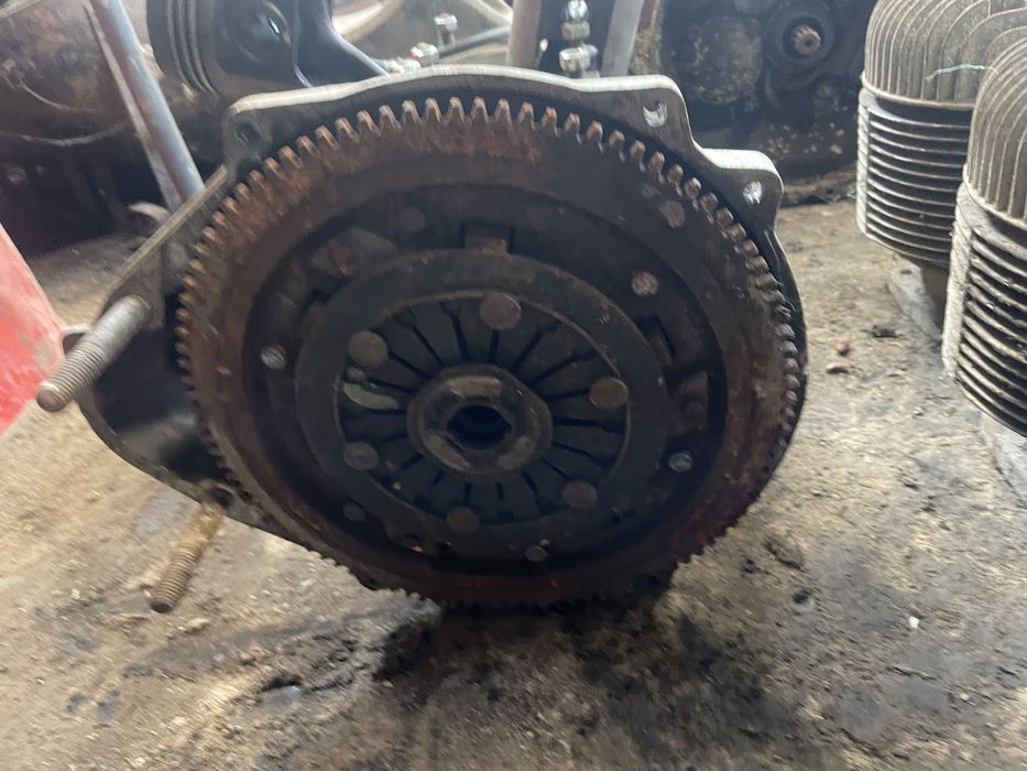 Двигател и скоростна кутия за трабант