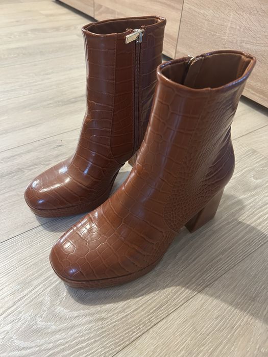 Обувки - Боти - чисто нови !