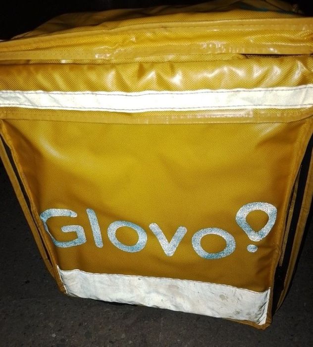 Ghiozdan glovo folosit