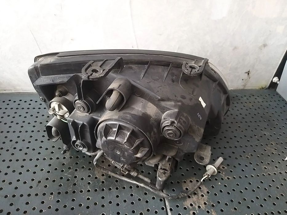 Far stanga kia carens 2 fj 0k2fa51020l