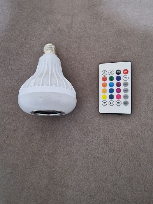 Музыка  блютуз  лампочка..