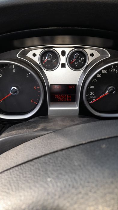 Vând Ford focus din 2010