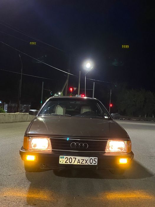 Срочно  продам ауди 100