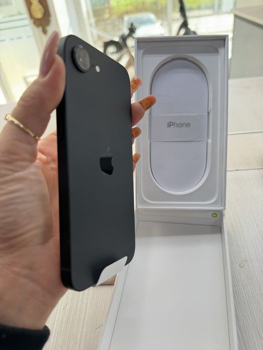 Vând iPhone 16E Black 128GB, stare impecabilă – nou, nefolosit