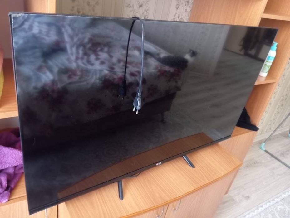 Продам на запчасти телевизор