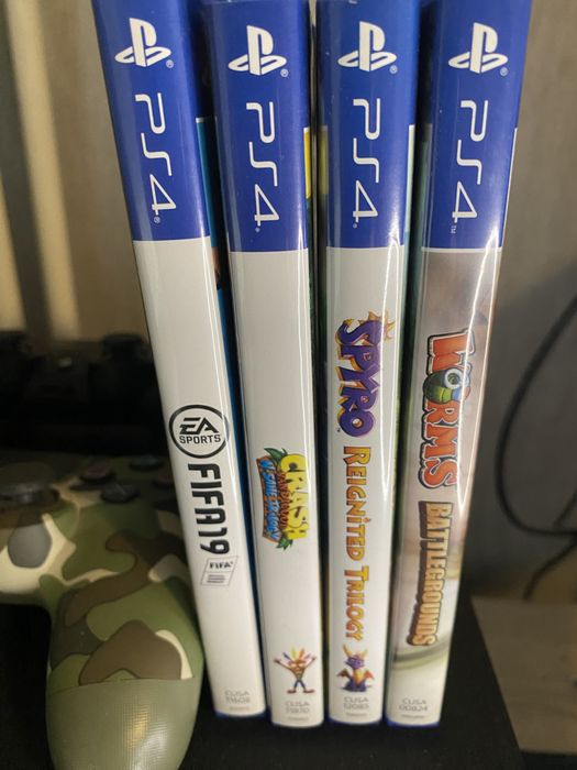 Ps4 slim 500GB, с 2 джойстика