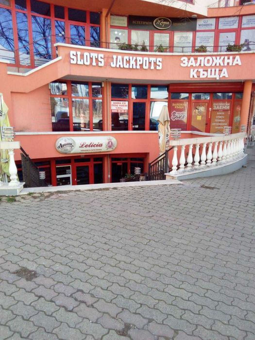 Дава се под наем Магазин в София, Гоце Делчев - 130 кв.м за 897.6 € - Снимка #2