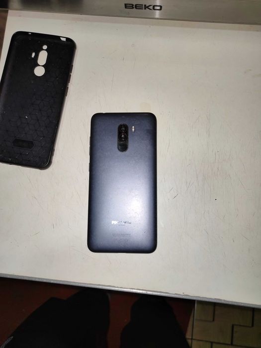 Pocofon f1 64/4 память