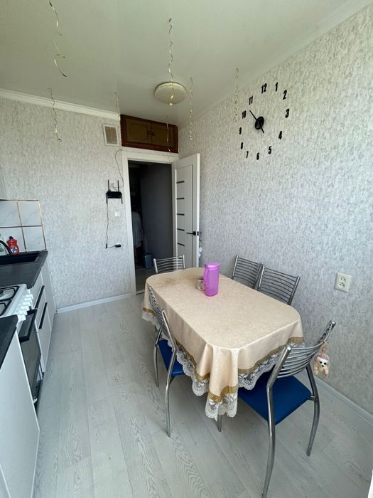 продам квартиру трех комнатная