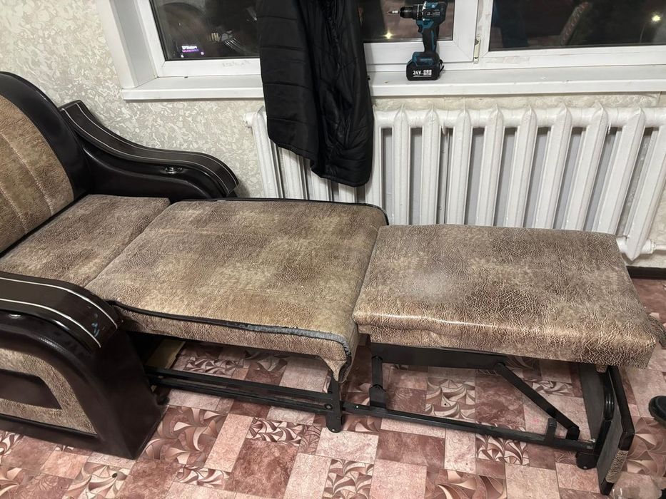 Продам диван с креслом