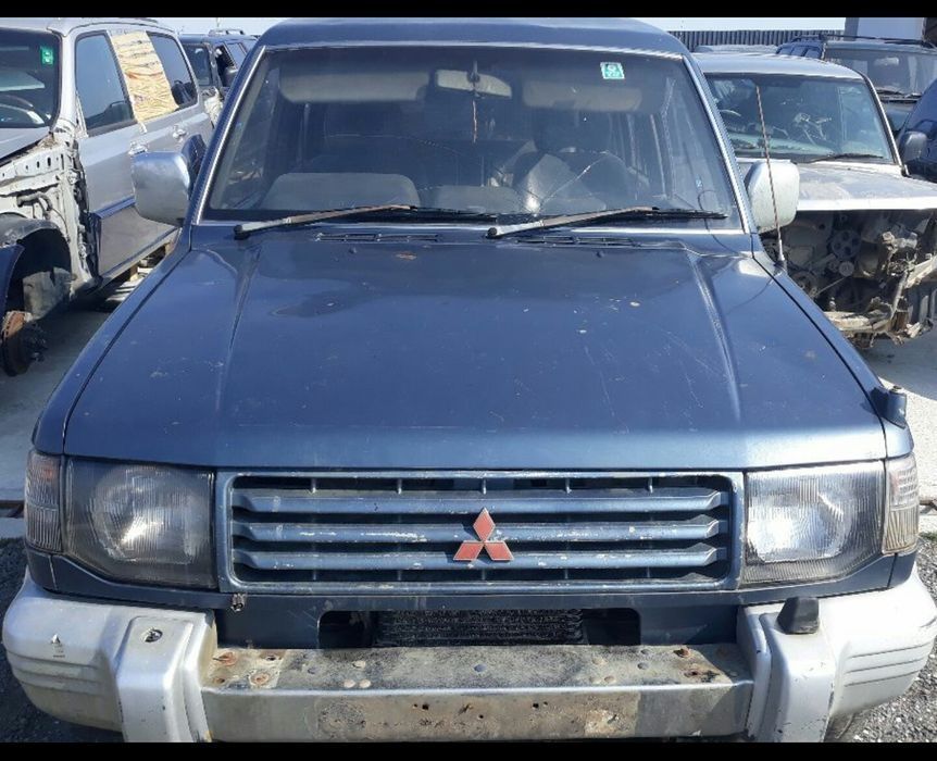 Dezmembrez mitsubishi pajero mk2