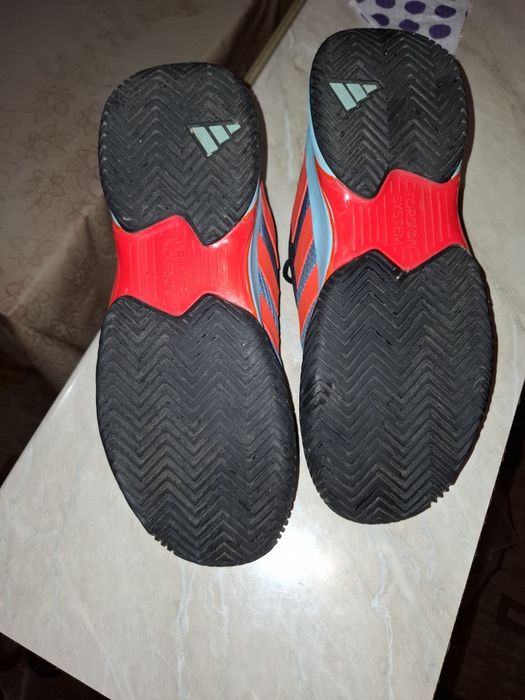 Маратонки Adidas номер 42 2/3