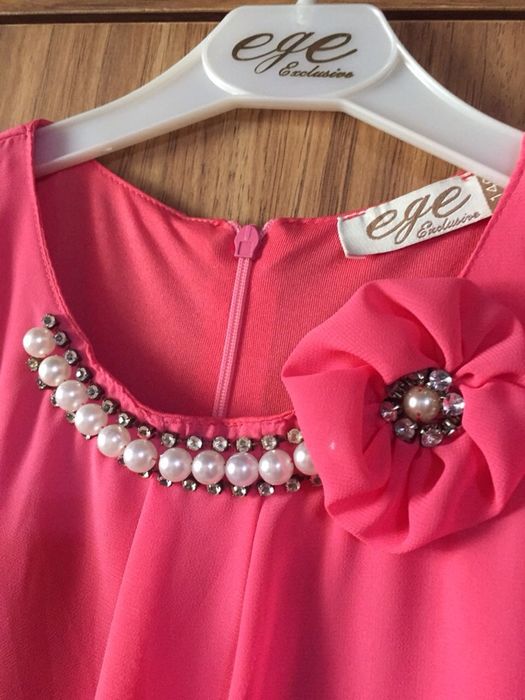 Платье нарядное для девочки 10-11лет.