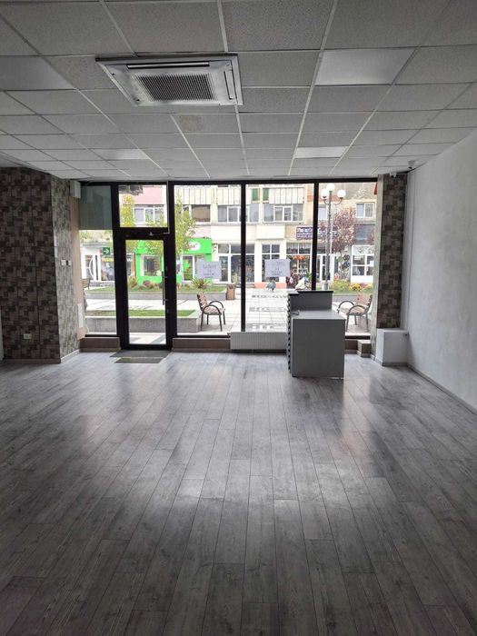 Spatiu comercial