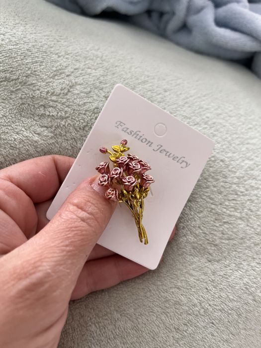 Красиви брошки