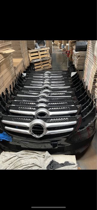 Капак, предна броня, седалки и други части за Mercedes V-Class!