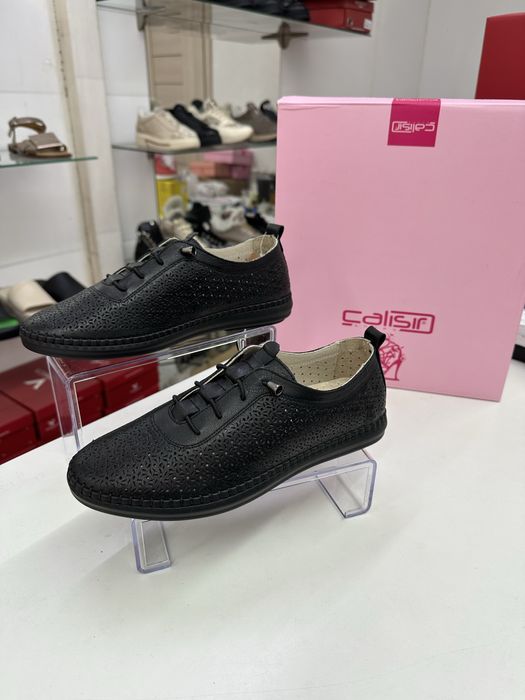 Женские кроссовки размер 37