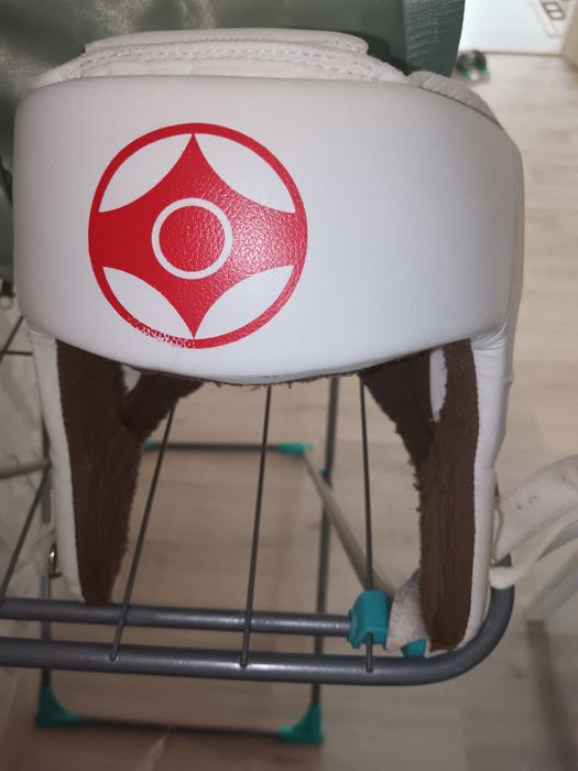 Продам шлем за 2000 тг ребенок не хочет заниматься практически не носи