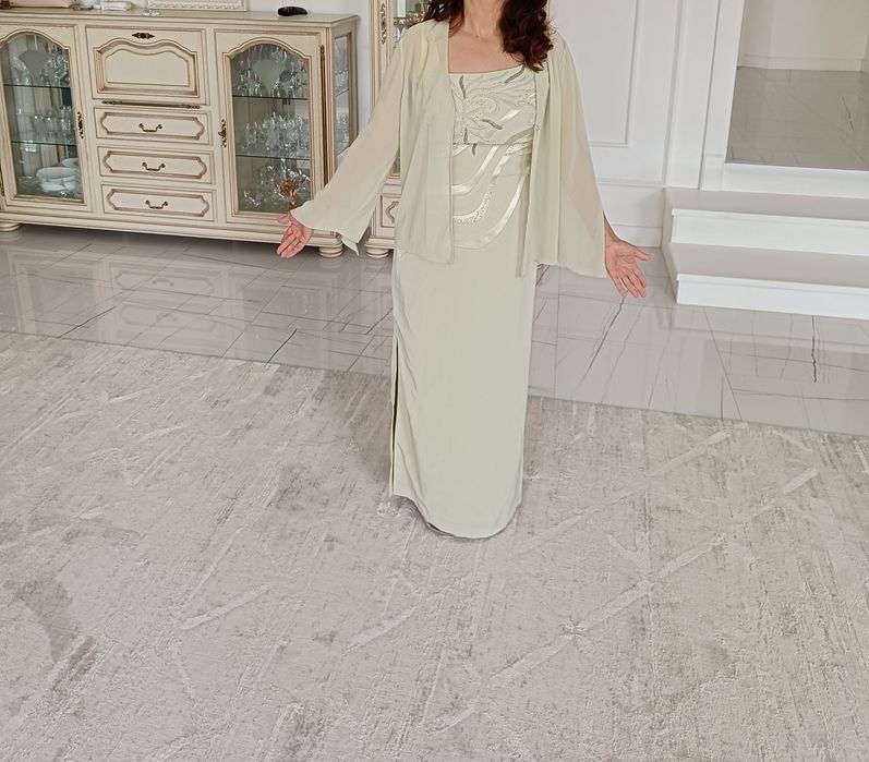 Продам платье женское