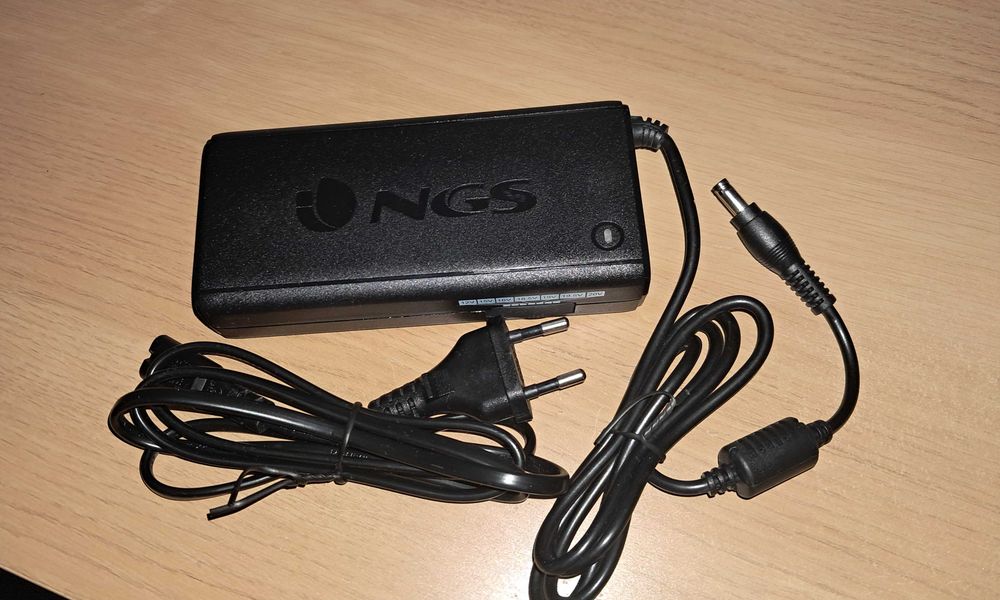 Alimentator laptop universal NGS 90W cu 11 pini