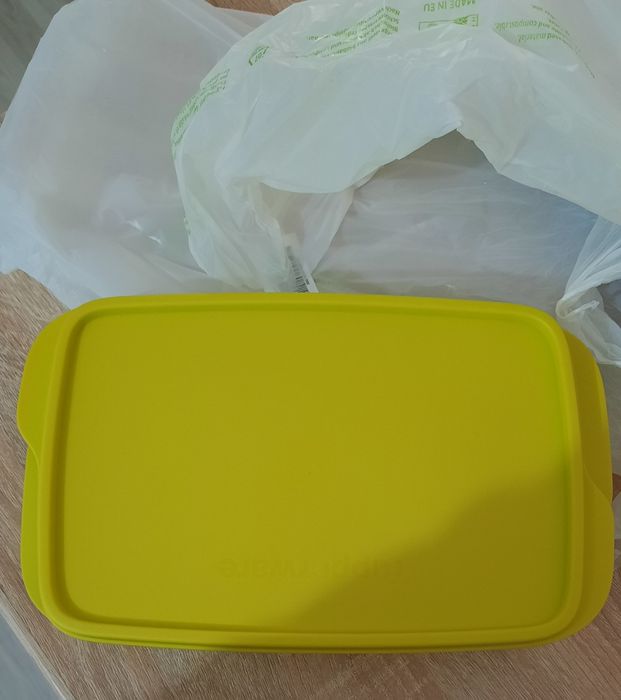 Нова кутия за храна Tupperware