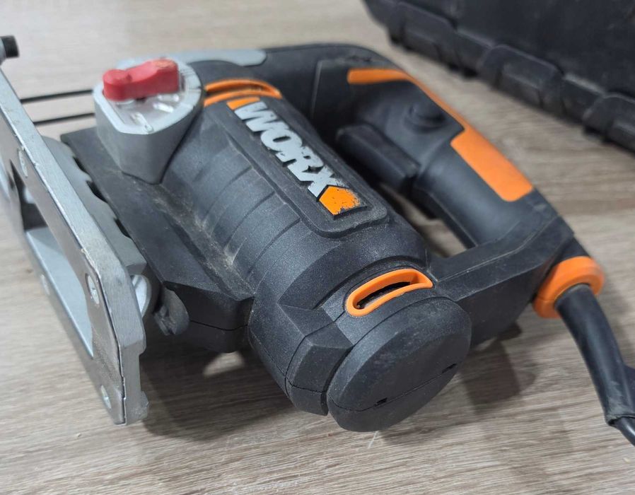 Прободен трион Worx WX479 750W