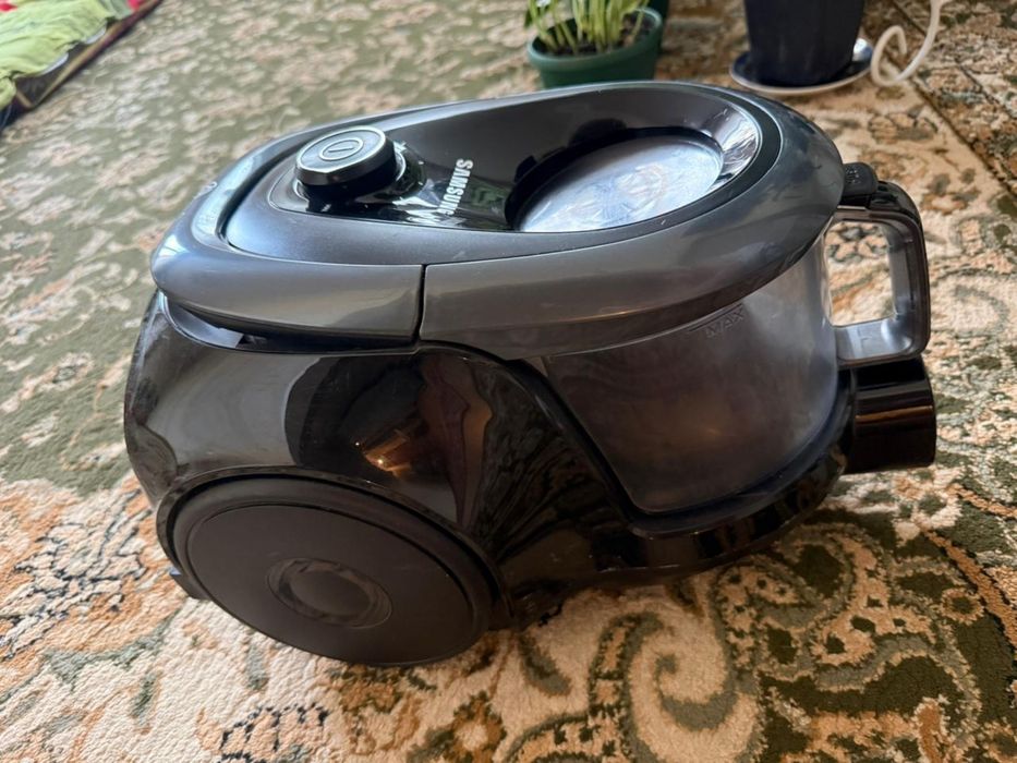 Продам пылесос samsung рабочий с требованием ремонта