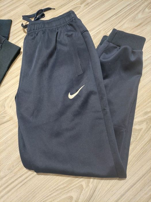 Продам спортивный  костюм