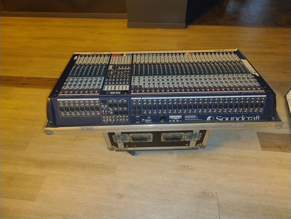 Mixer Audio Soundcraft GB4 Flyghtcase