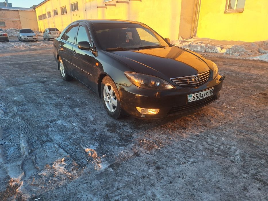 Машина Toyota Camry