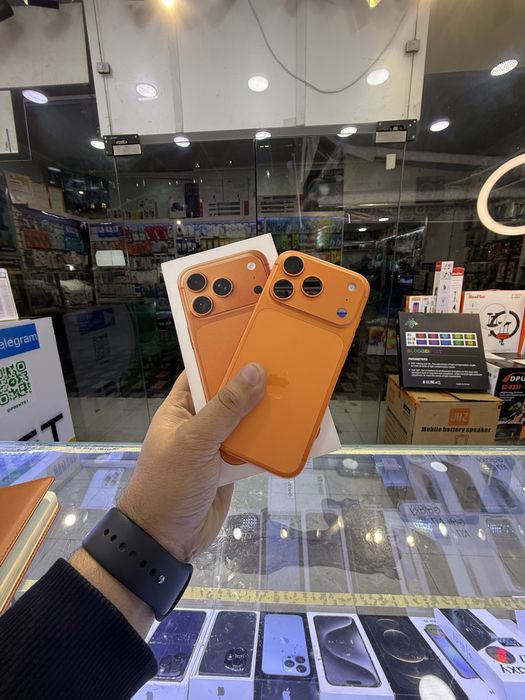 Apple 17 pro 256G 8 marta zaryatka qoyilgan