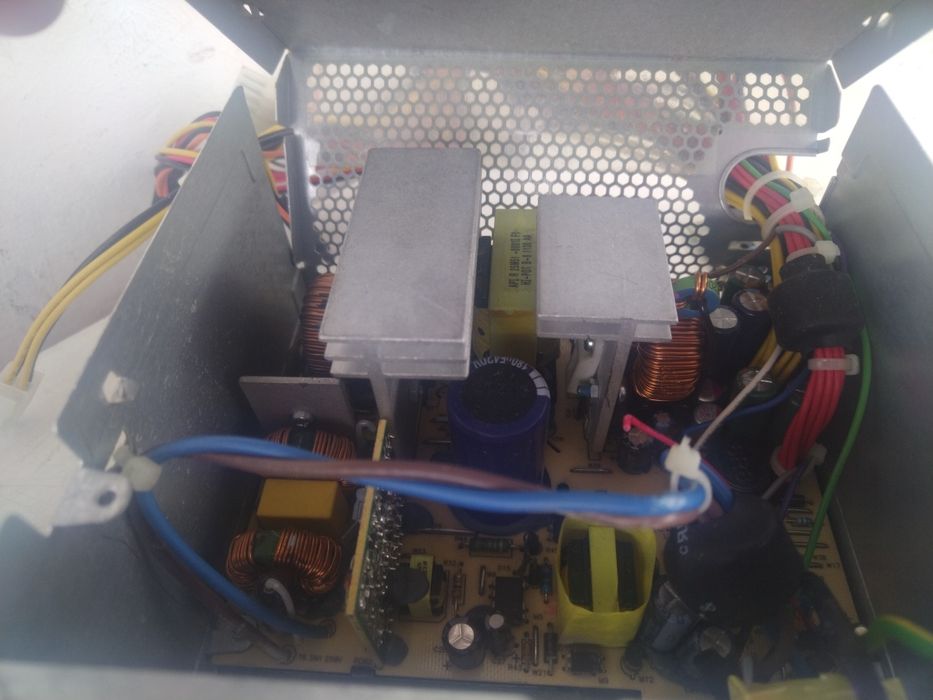 Захранване за настолен компютър 
Имам налични 4 броя
Платки 5кг
Захран