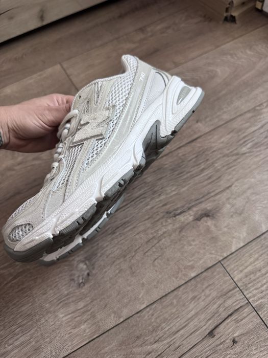 Маратонки new balance