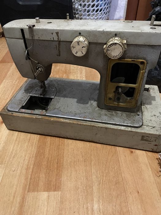 Продам совецкие швейные машинки