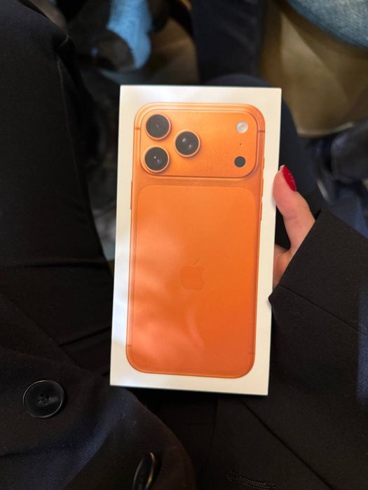 iPhone 17 Pro Max (Orange) – Ideal holatda!