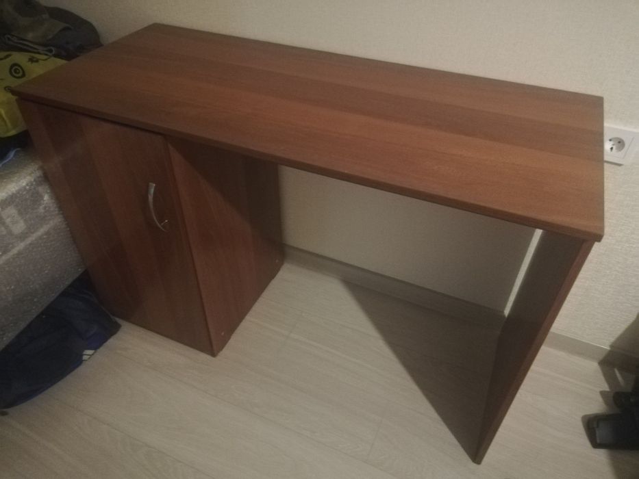 Продам письменный стол