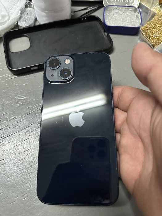 Продам IPhone 13