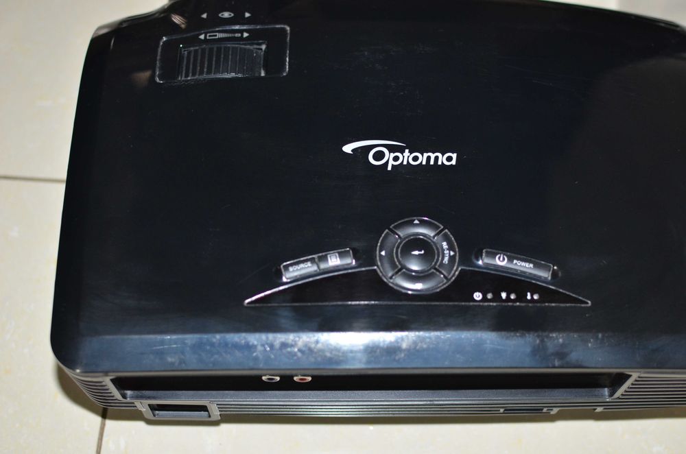 Video proiector NEC NP-V260 si Optoma fullHD