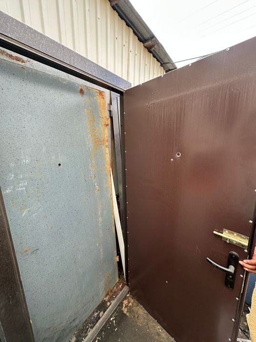 Продам наружные двери