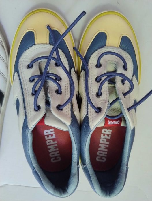 Обувки номер 30, стелка 18 см - два броя за 30 лв