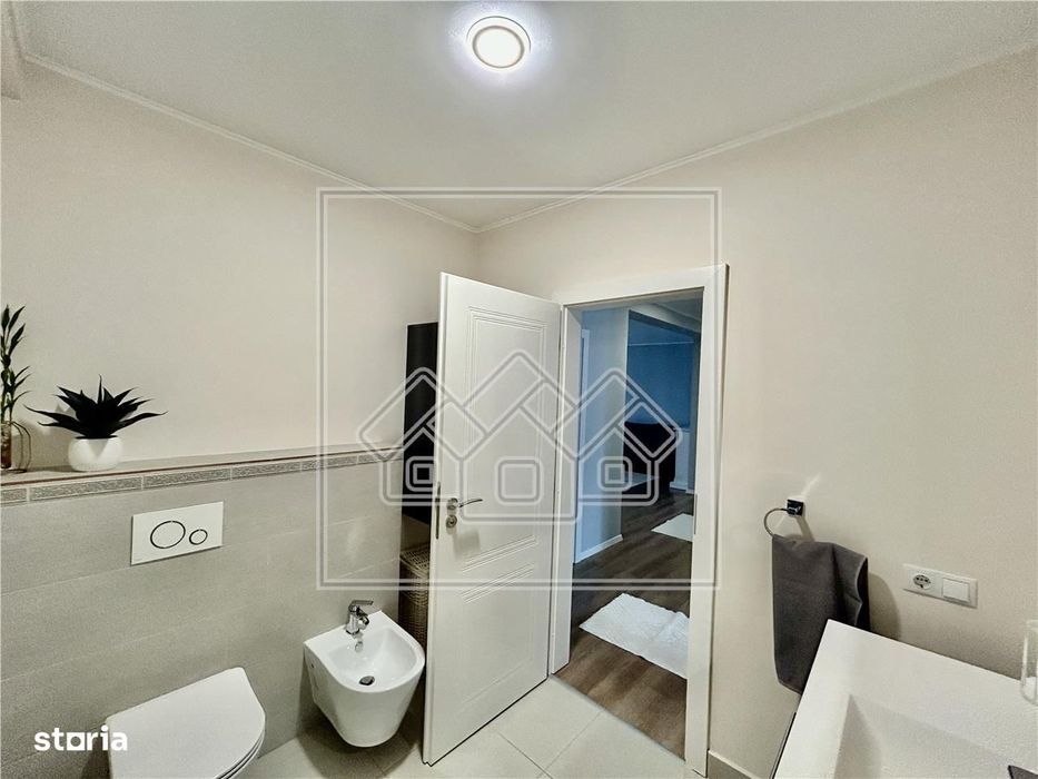 Apartament 3 camere, 77 mpu, terasa 20 mp, 2 locuri parcare, zona buna