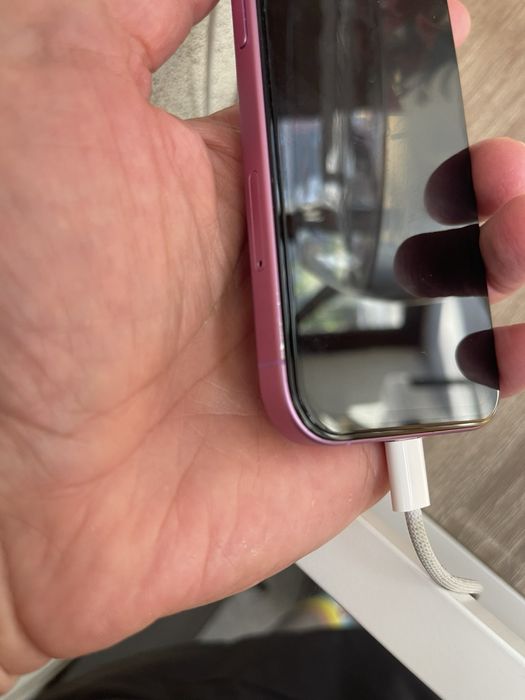 iPhone16 с гаранция 128