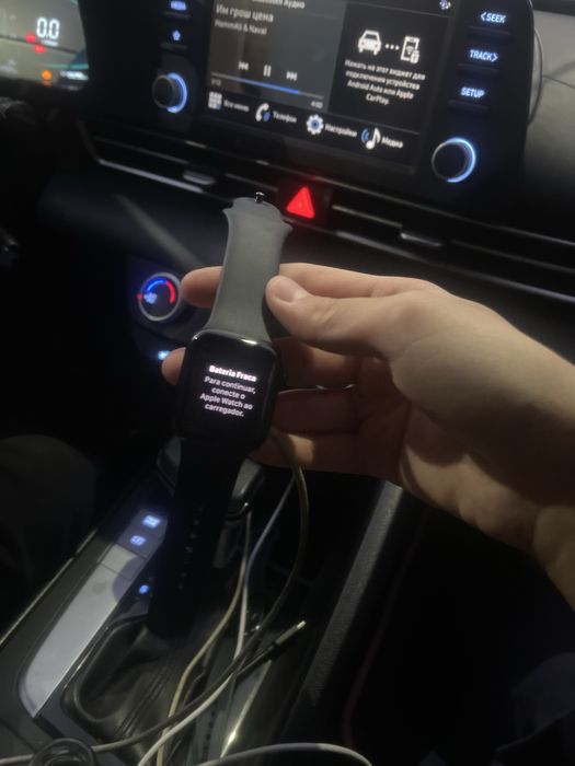 Продам срочно Apple whath se3