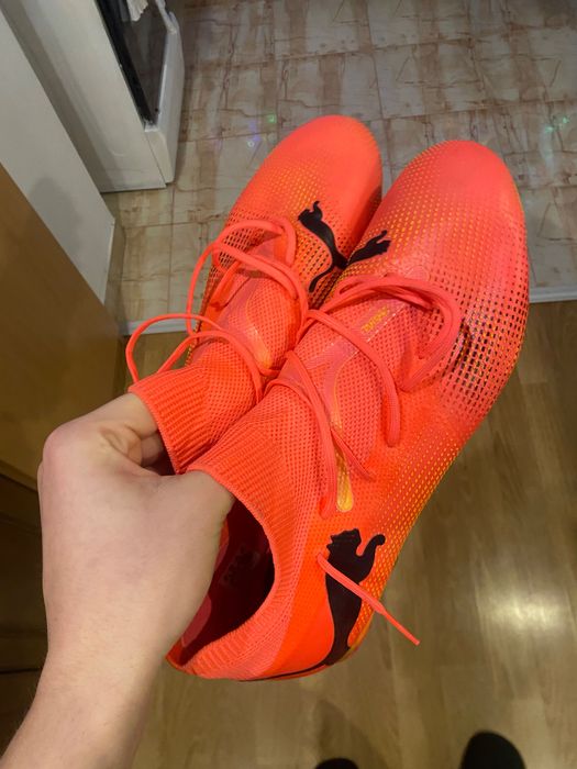 vând ghete de fotbal puma