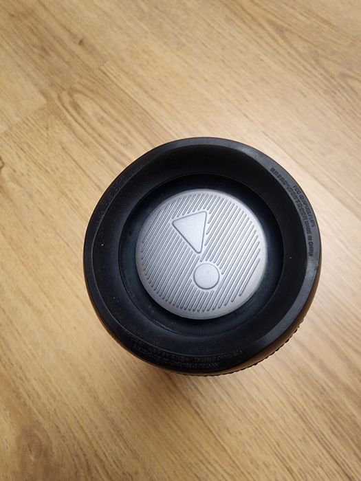 Продам аудио колонку JBL Flip 5