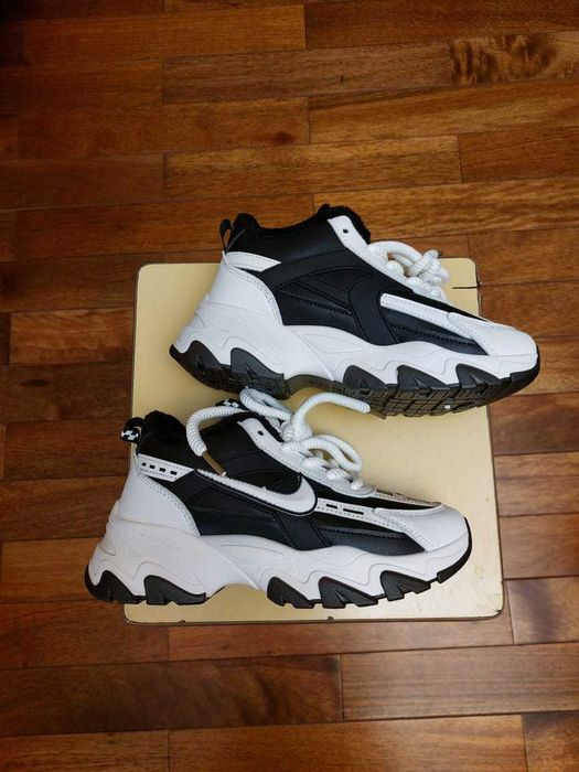 Кроссовки женские утепленные